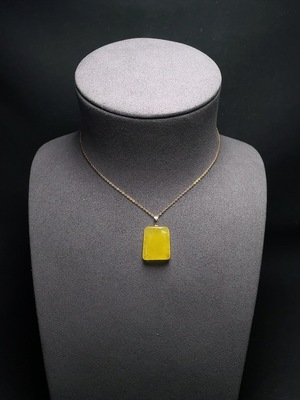 C34048579 Amber Beeswax Pendant 18K Gold Chain Not Gold Total Weight Approx. 2.5g