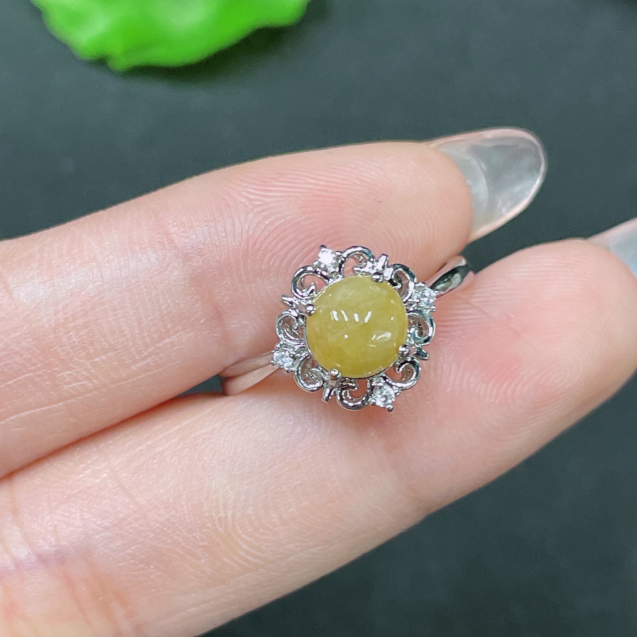 F34021871 Jadeite inlay piece Non-gold Adjustable Color origin undetermined Total weight approx. 2g