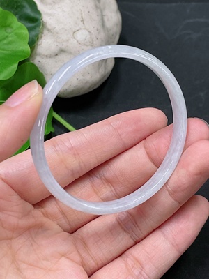 F32747926 翡翠正圈手镯 货品总重约11.8g  圈口51.5