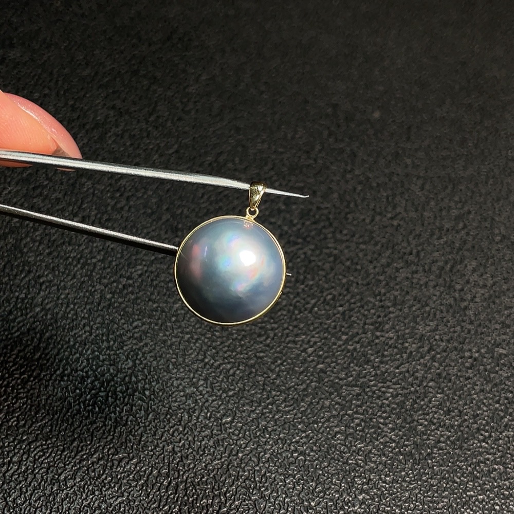 C30469160 Composite Seawater Pearl Pendant with 18K Gold Mounting, Card Size Approx. 14.9mm, Total Weight Approx. 2.44g, Color Origin Undetermined