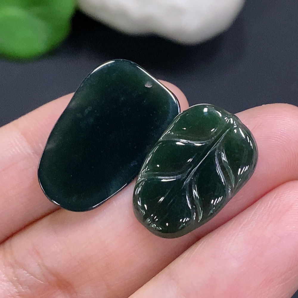 F26937964 Jadeite Leaf Pendant Sell as a Lot