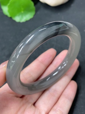 H40789332 和田玉圆条手镯 圈口54.8        货品总重约55g