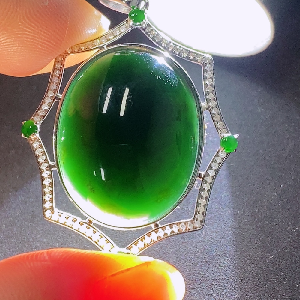 F35088181 Jadeite Bezel-set Cabochon Pendant in 18k Gold with Diamond Accents, Total Weight Approx. 5.425g