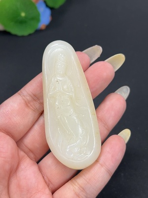 H42984591 和田玉挂件 观音 货品总重约49.5g 皮色成因未定