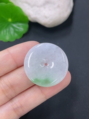 F41906808 翡翠挂件平安扣 货品总约重5.4g 含其他矿物质成分