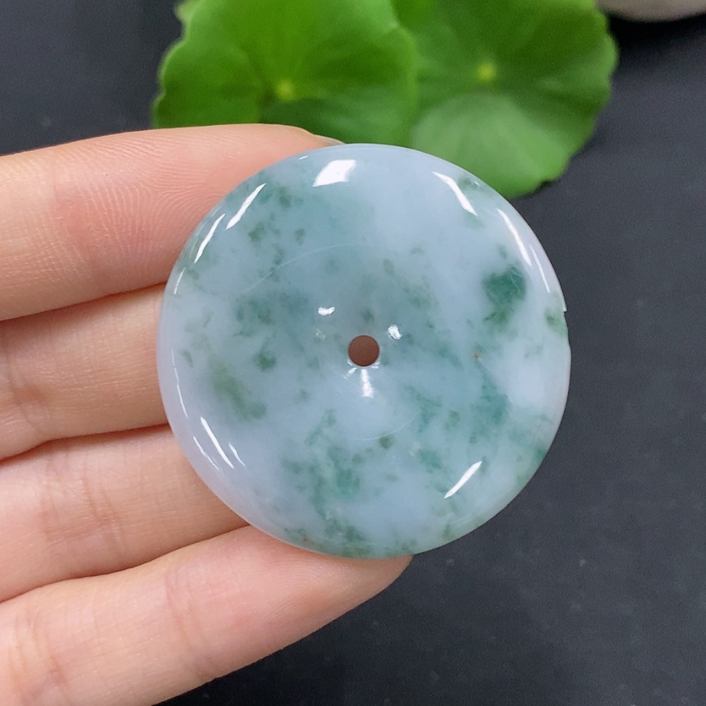 F28279051 Jadeite Peace Knot Pendant Total Weight: Approx. 15.53g