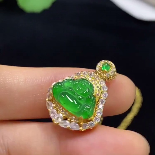 F33929309 Jadeite Buddha Pendant with Inlay Non-Gold Total Weight Approx. 4.73g (Including Chain) Beads Non-Grade A