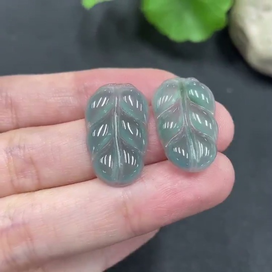 F08848588 Emerald Inlaid Leaf