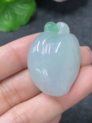 F34998661 Jadeite Pendant Fú Guā, Total Weight Approx. 15.89g