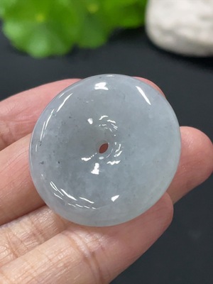 F31668657 Jadeite Peace Knot Pendant Total Weight: Approx.12.4g