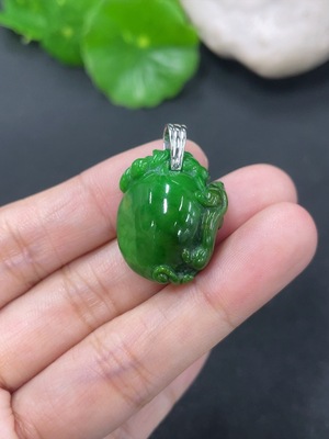 F46486274 翡翠挂件福瓜 无印记 测金含量Au67%  货品总约重7.48g