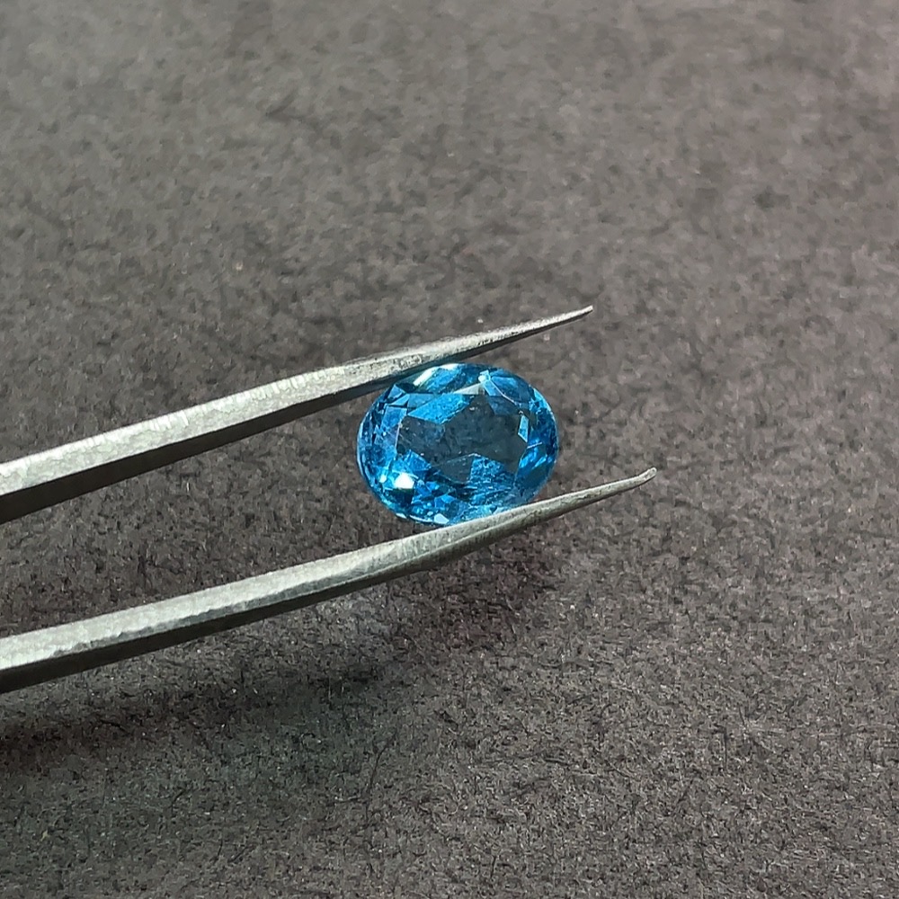 C33922853 Topaz Rough Stone, Color Origin Undetermined, Total Weight Approx. 3.285 Carats