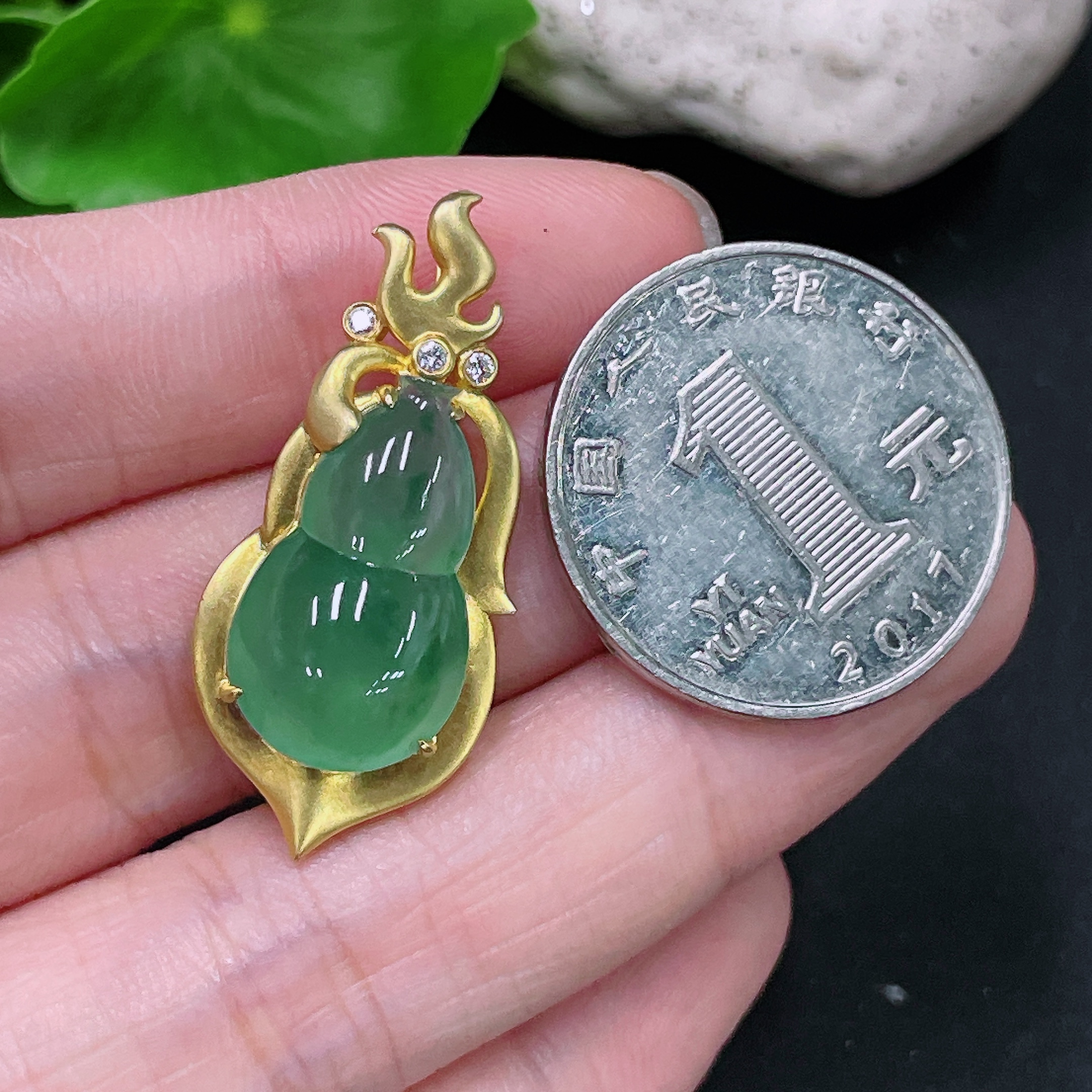 F33944097 Jadeite Gourd Pendant Set in 18K Gold, Total Weight Approx. 4.7g (with Diamond Accents)