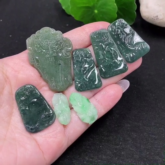 F32735636 Jadeite Pendant Sell as a Lot Rough