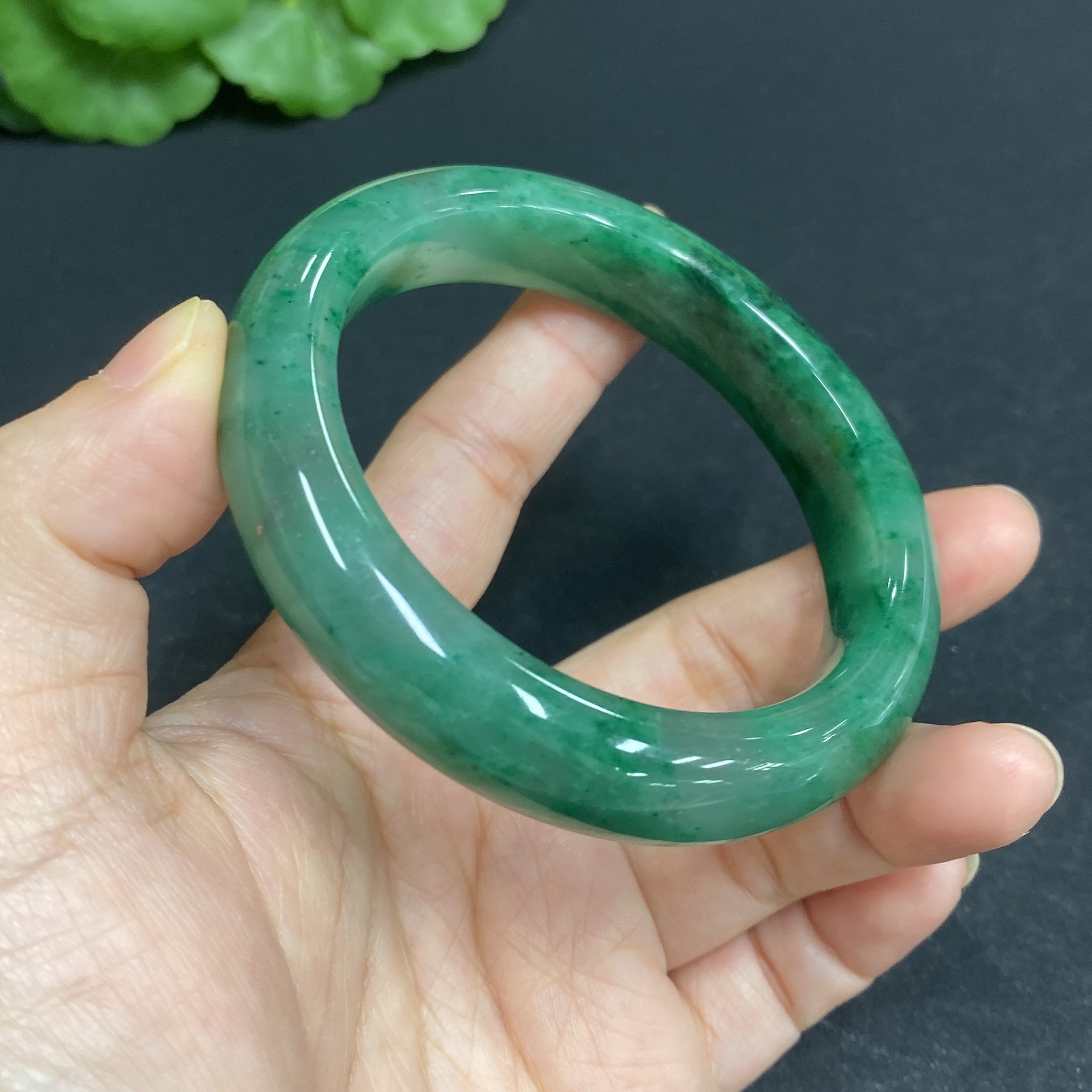 H33878949 African Emerald (Dulong Jade) Round Bracelet