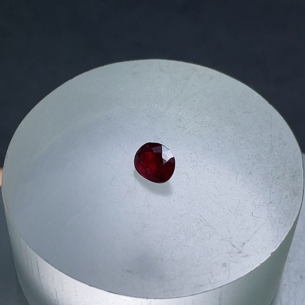 C28221051 Ruby Rough Stone Total Weight Approx. 0.95ct GILDCERT: No Heat Pigeon Blood Red Vivid to Deep Red*