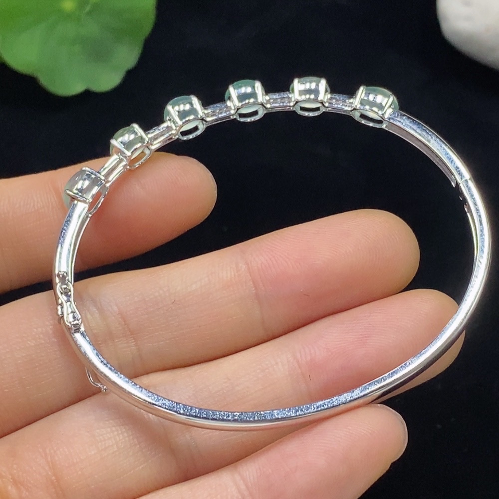 F28235372 Jadeite Inlaid Bangle AU37% with Diamond Accents, Total Weight Approx. 5.94g