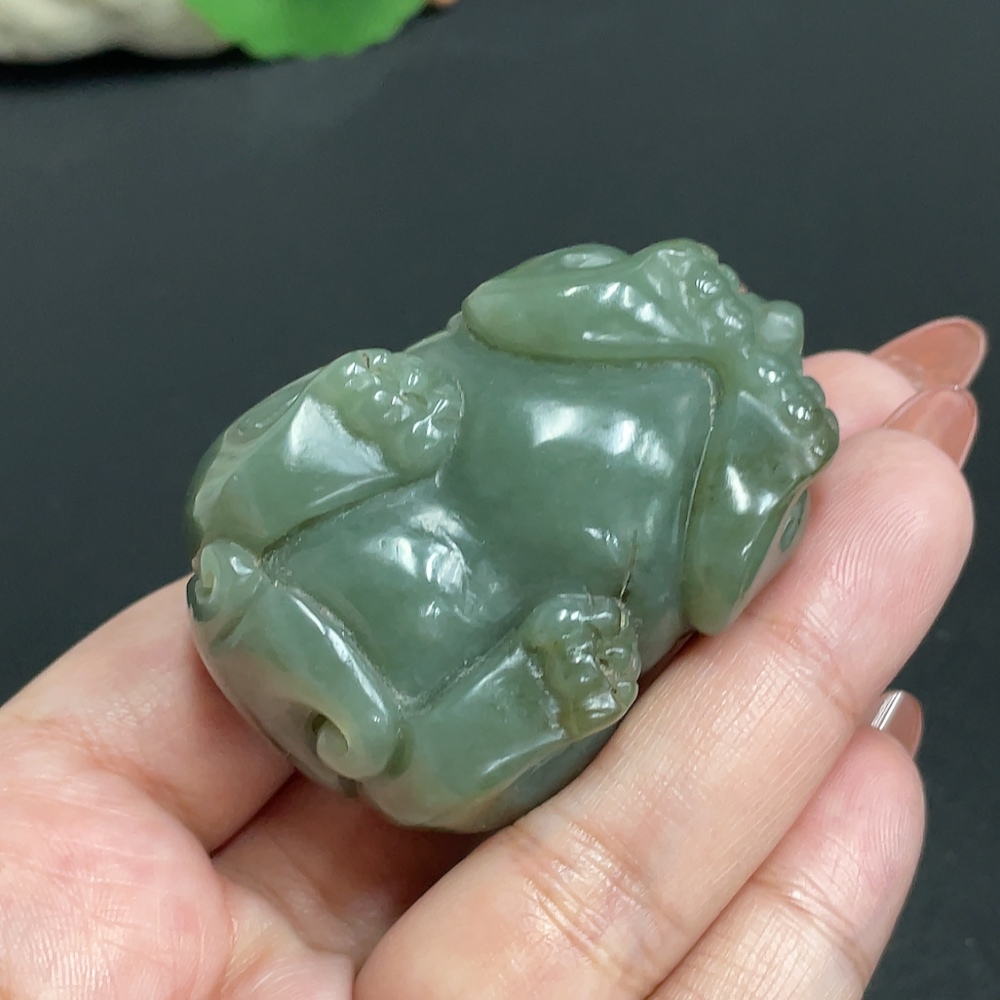 H34004017 Hetian Jade Handheld Ornament - Auspicious Beast, Total Weight Approx. 114.7g