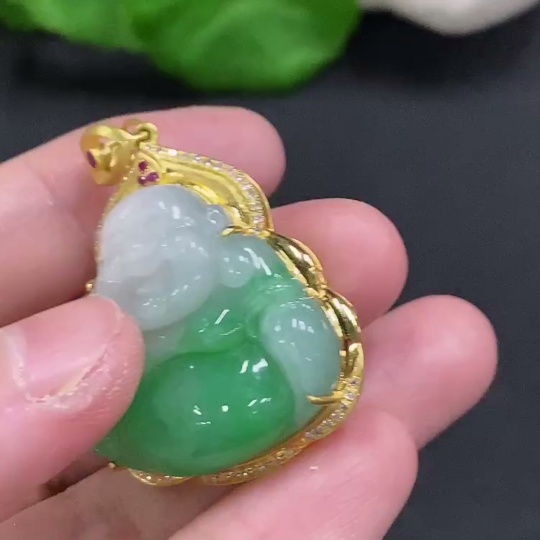 F33934224 Jadeite Buddha Pendant Set in 18K Gold, Total Weight Approx. 12.6g (Colorless Stones Are Diamonds)
