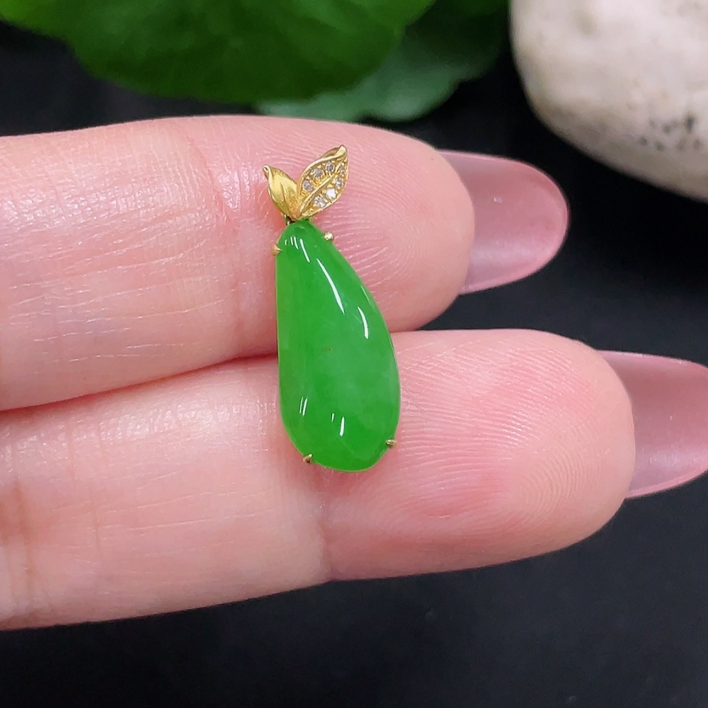 F34982852 Jadeite Inlaid Pendant 18K Gold Total Weight Approx. 1.1g (With Diamond Inlay)
