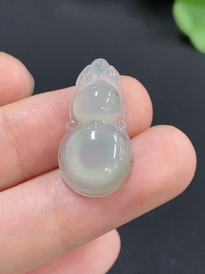 F42969217 翡翠葫芦挂件 货品总重约1.99g