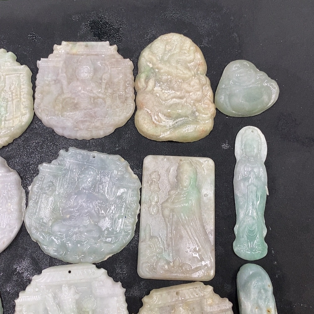 F15581969 Unpolished Jadeite Pendant