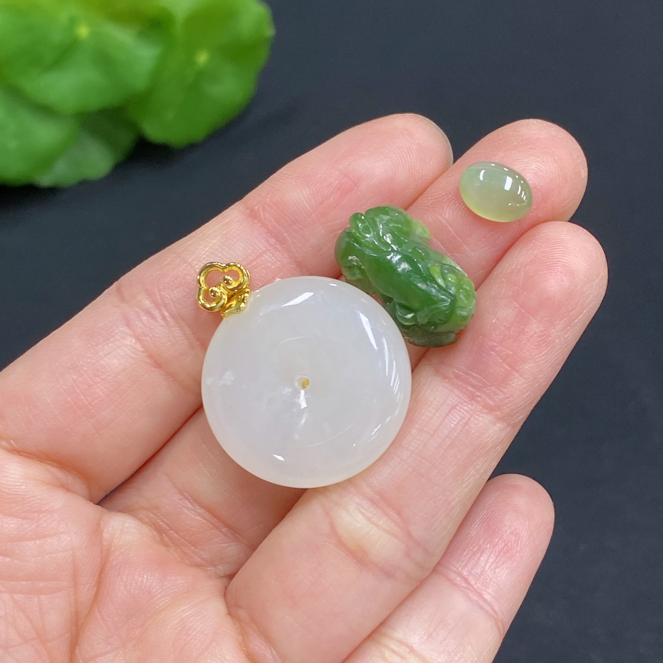 H29407516 Hetian Jade Pendant Non-Gold Total Weight Approx. 8g