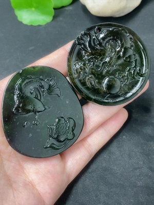 H42957772 岫玉（蛇纹石玉）挂件    荷花鱼   龙牌   货品总重约75.1g
