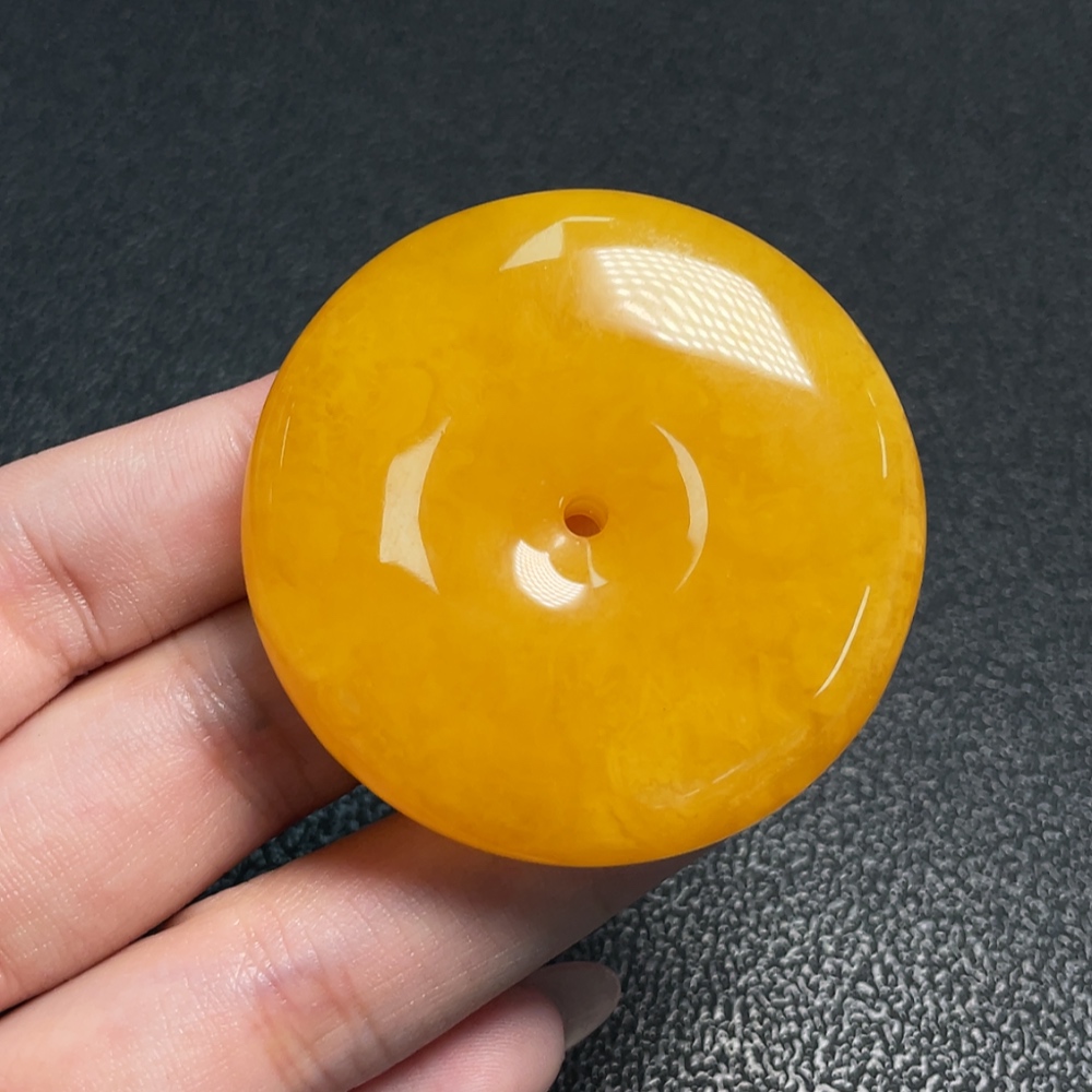 C34009607 Amber Beeswax Pendant with a total weight of approximately 17.71 grams