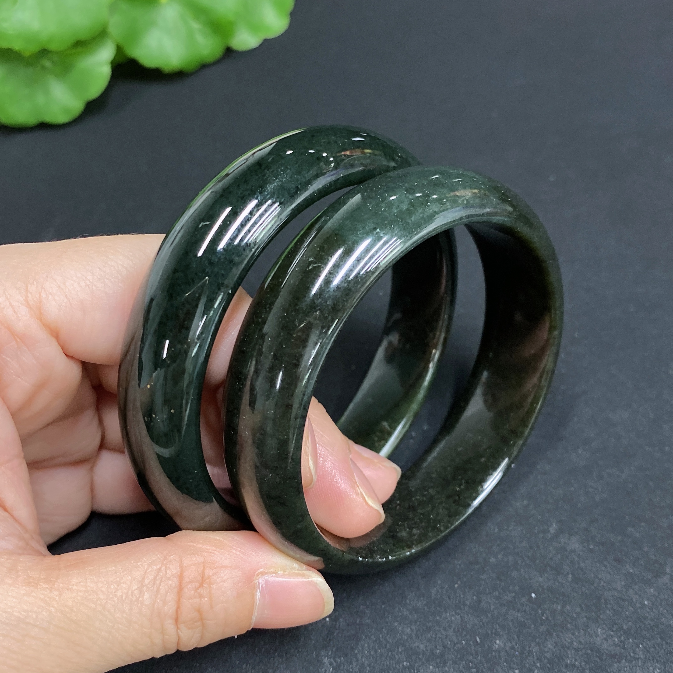 H34015196 Hetian Jade Round Bracelet Size 55.7/57.4 Total Weight Approx. 103.3g