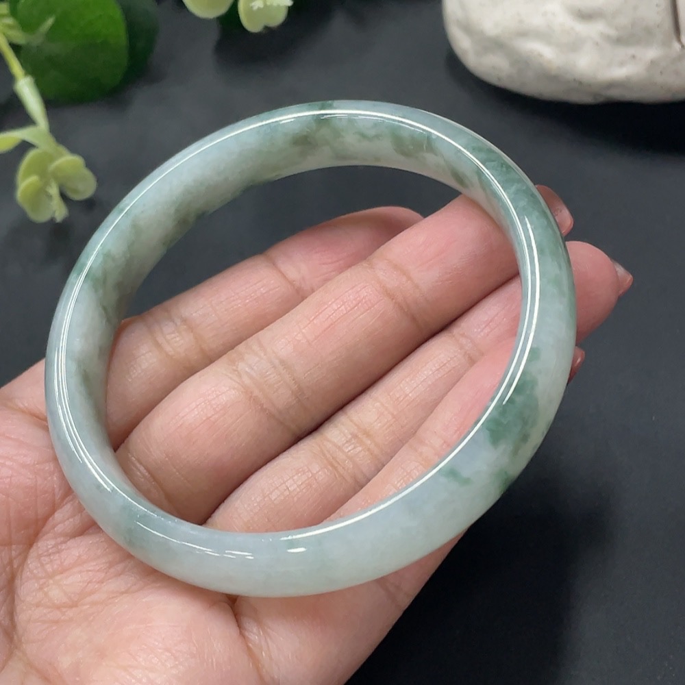 F13445348 Jadeite Regular Bangle 59.5 Loop Size