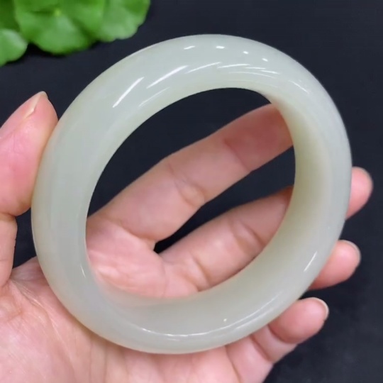 H31667515 Hetian Jade Round Bracelet Size 58.9 Total Weight Approx. 95.9g