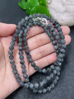F45426289 翡翠珠链 卡5.8mm左右 非金 货品总约重37.25g