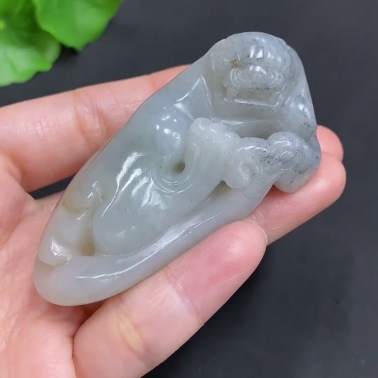 H23583110 Hetian Jade Pendant Auspicious Animal Total weight approx. 71.8g Undetermined skin color origin