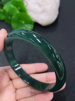 F45424651 翡翠正圈手镯 圈口59.5mm 货品总约重38.37g