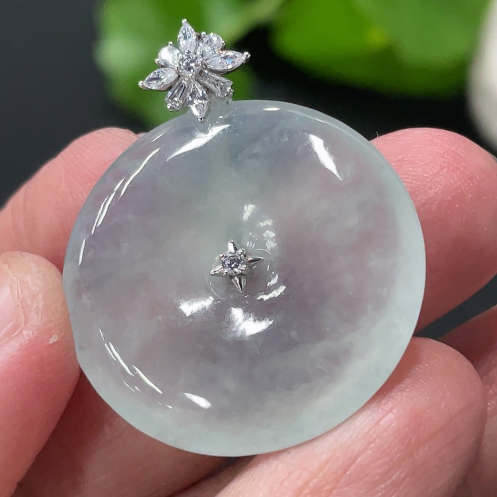 F30520492 Jadeite Peace Knot Pendant with 18K Gold Setting, Non-Diamond, Total Weight Approx. 6.97g