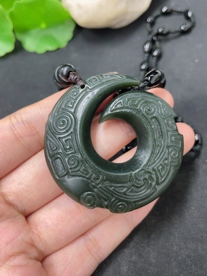 H46574108 和田玉挂件  时来运转  配链非和田玉   货品总重约（含链）41.8g