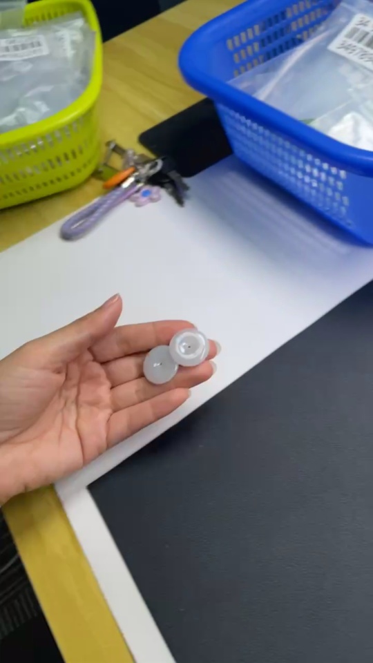 F34000846 Jadeite Peace Knot Sell as a Lot