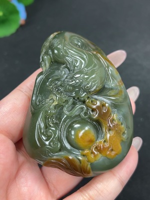 H41869895 和田玉挂件 龙 货品总重约186.8g 皮色成因未定
