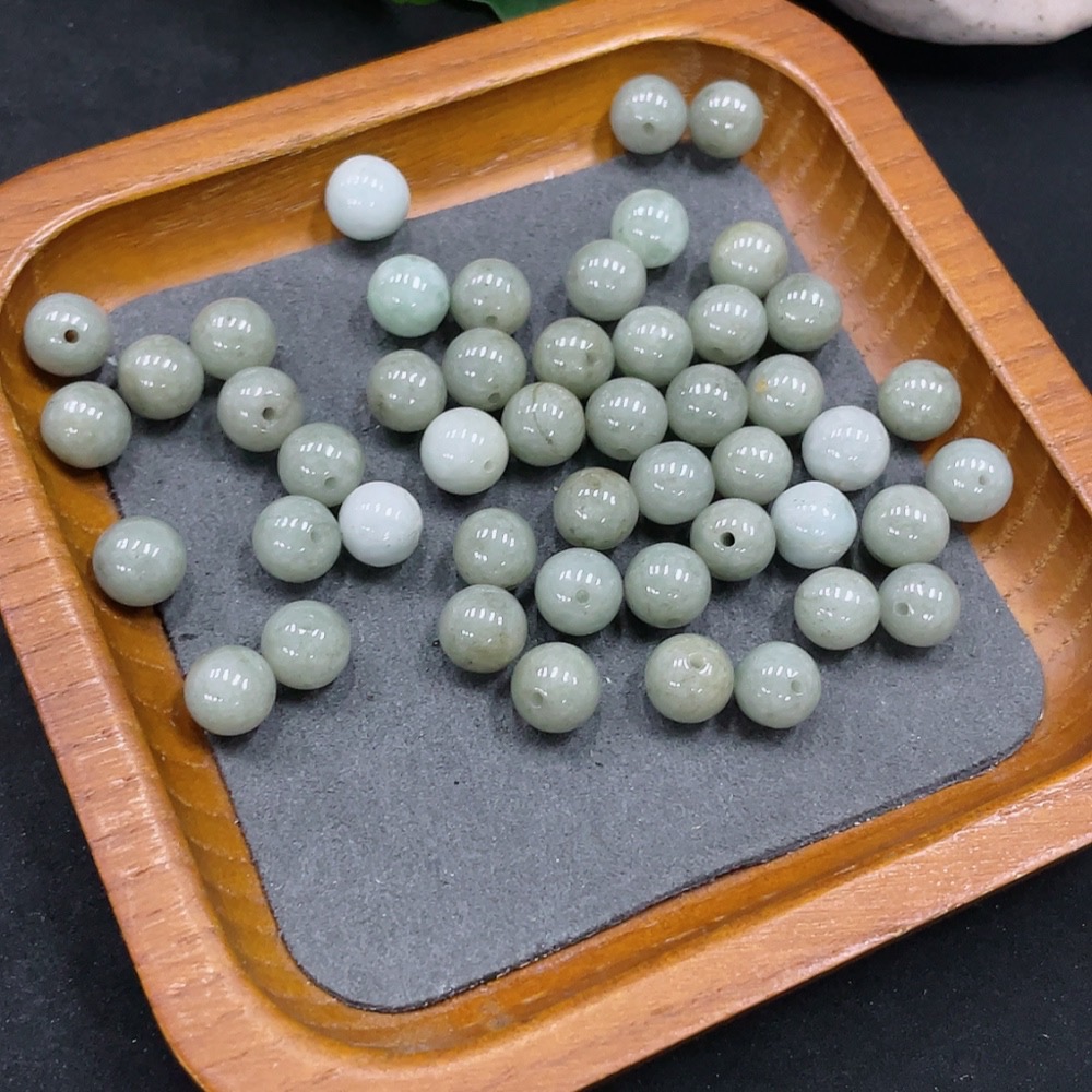 F35128335 Jadeite Beads Sell as a Lot Quantity 30+ Total Weight 39g