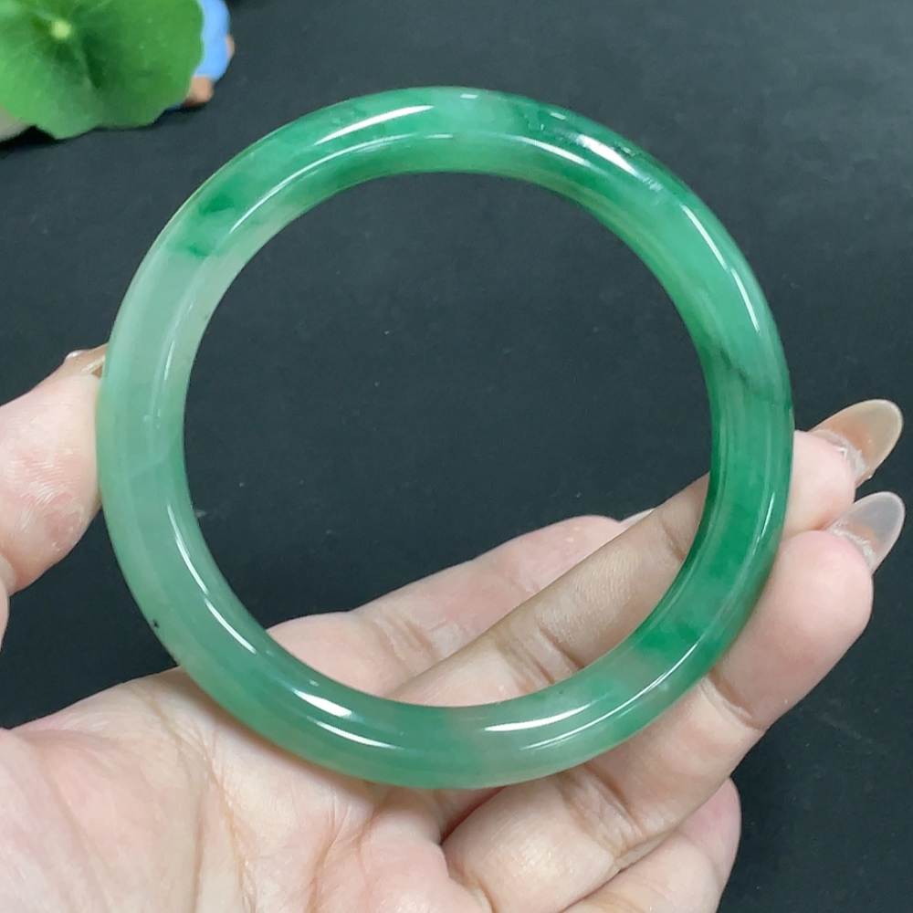 H31677118 African Emerald (Dulong Jade) Round Bangle