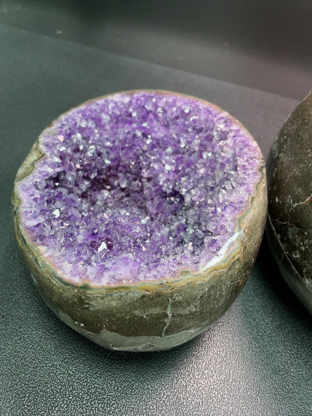 C32816438 Crystal Decoration, Base Not Natural, Total Weight Approx. 6.14kg, Sell as a Lot