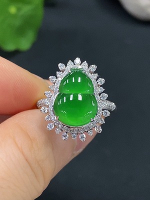 F17838435 Jadeite Gourd Inlaid Ring (18K Gold)