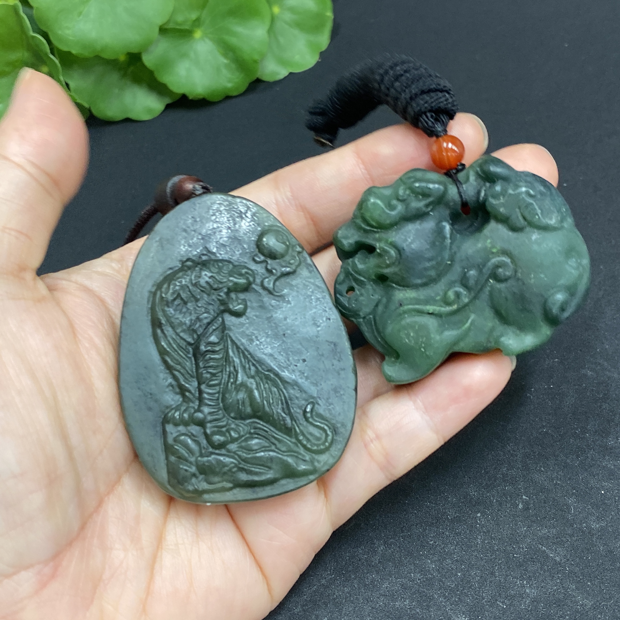H33939907 Hetian Jade Pendant  Auspicious Beast  Tiger Ascending the Mountain
