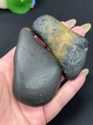 H42979079 和田玉 货品总重约174.7g 皮色成因未定 含其他矿物成分