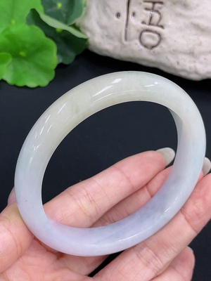 F42970488 翡翠正圈手镯 货品总重约59.32g  圈口61