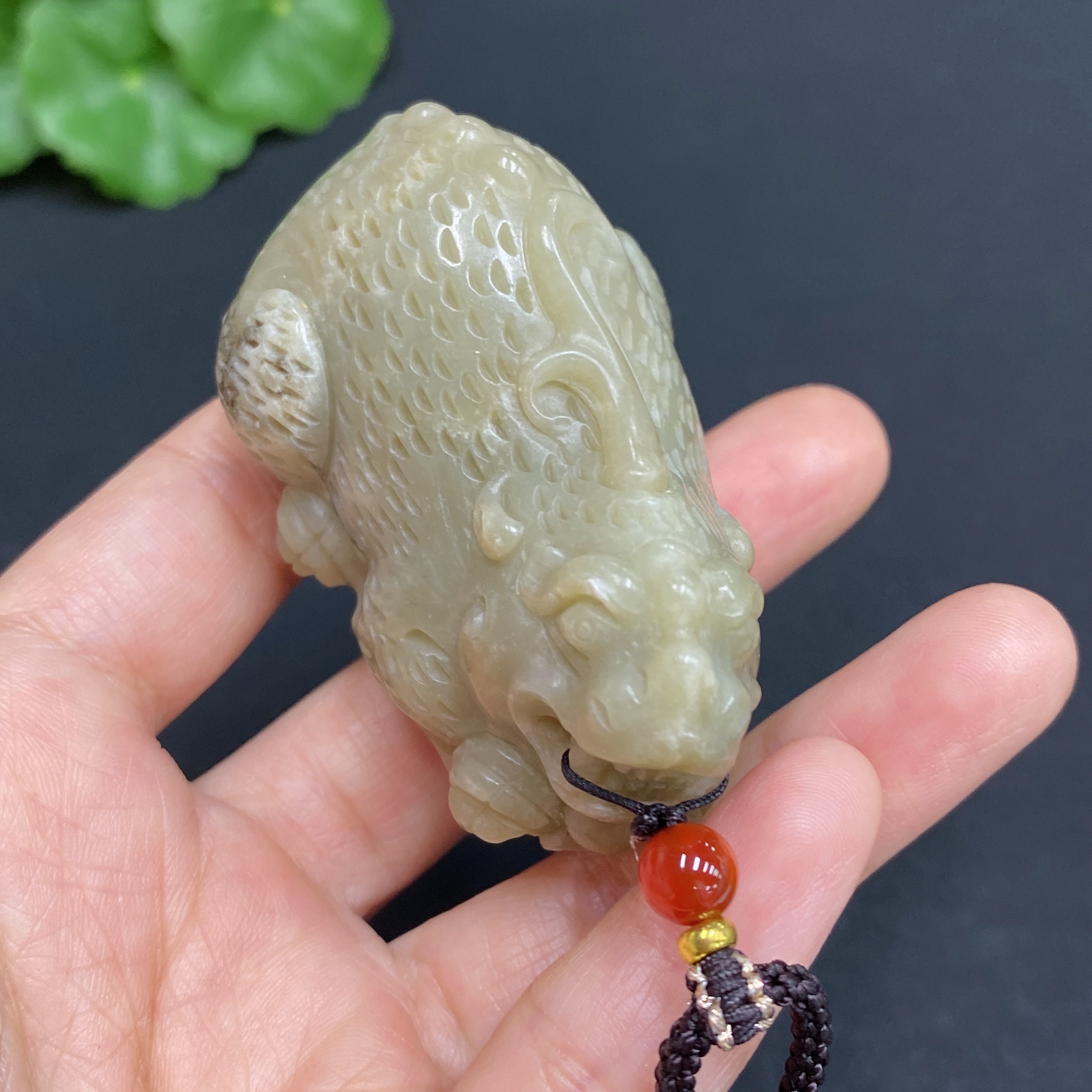 H28281557 Hetian Jade Pendant: Auspicious Beast