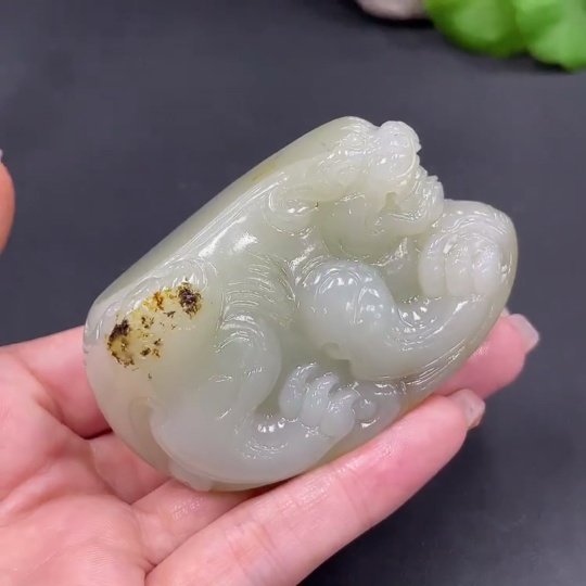 H23688258 Hetian Jade Seed Material Handheld Piece, Auspicious Beast, Total Weight Approx. 170g, Undetermined Skin Color Origin, Collection Card