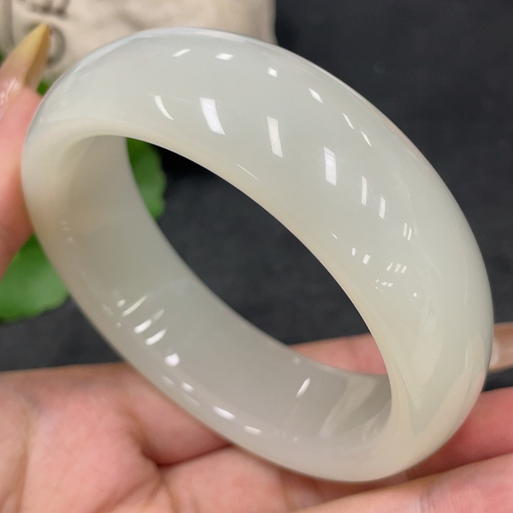 H32798056 Hetian Jade Round Bracelet Size 59.6 Total Weight Approx. 93.3g