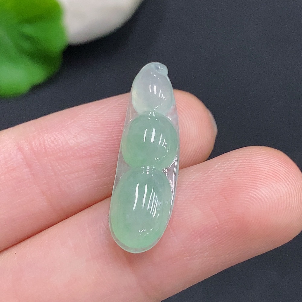 F32808308 Jadeite Lucky Bean Pendant